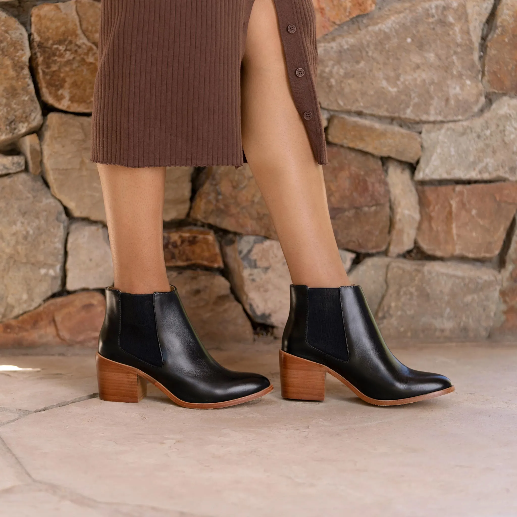 Heeled Chelsea Boot Black