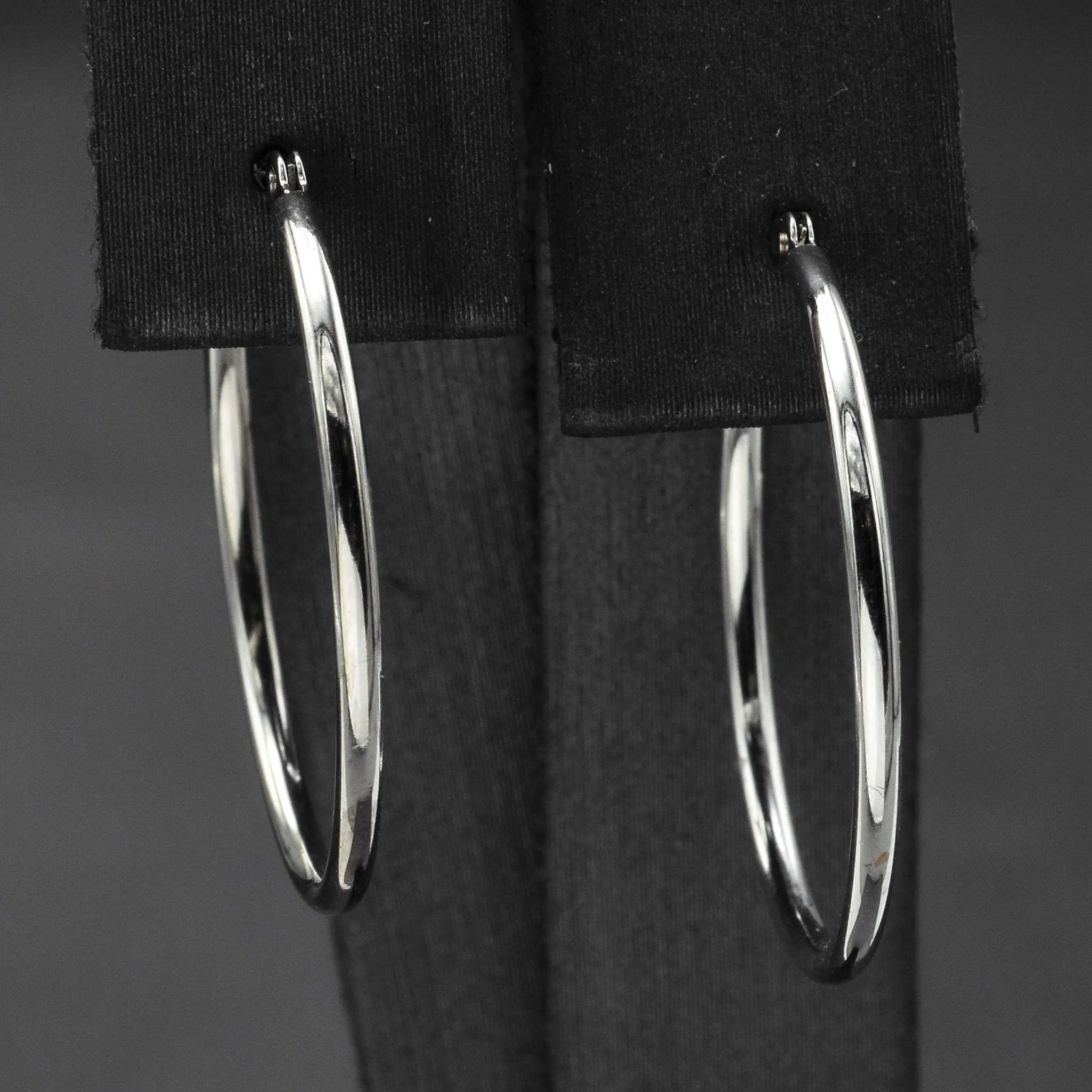 Vintage 10K White Gold 1.5 mm Hoop Earrings